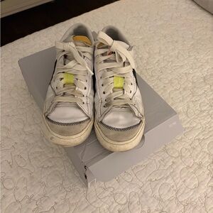 NIKE | Nike Blazer Low 77 Jumbo
White Black